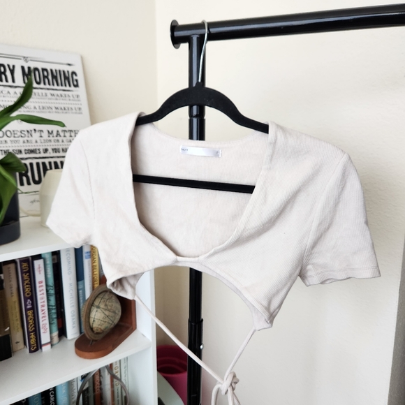 Salty Ribbed Cropped Plunge Tue Waist Top - Picture 3 of 4